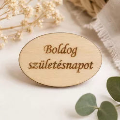 Boldog születésnapot gravírozott kis táblácska