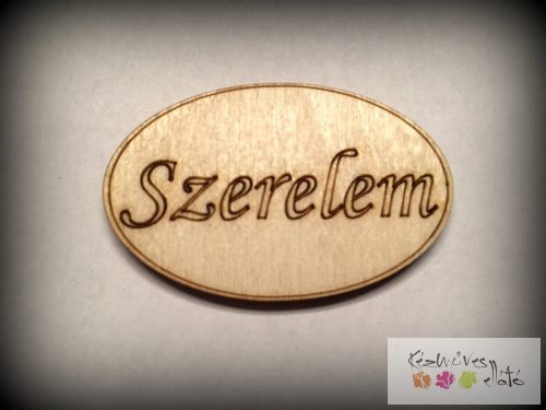 Szerelem feliratú kis táblácska