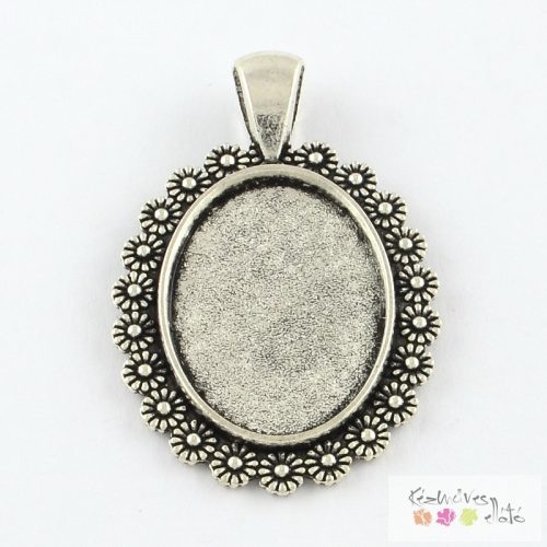 Ovális kaboson alap - antik ezüst szín, virágos 2db/cs 25x18 mm